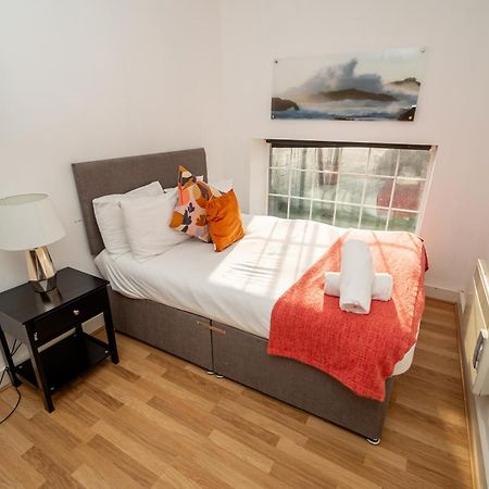Cozy And Modern 2-Bed Apartment Swansea Buitenkant foto